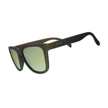 Óculos de sol amarelo cromado unissex com armação quadrada e lente amarela espelhada, polarizada com proteção UV400. O acessório é leve, confortável e não escorrega ou pula no rosto ao realizar esportes.