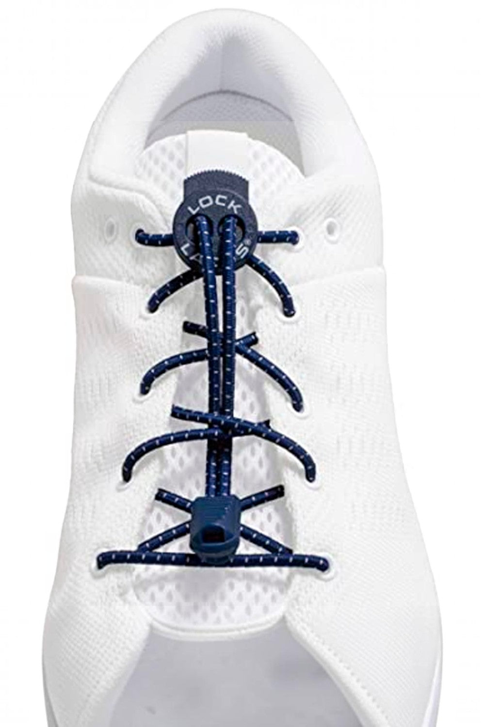 Cadarço elástico SPORTBR Lock Laces azul marinho com detalhes refletivos instalado em tênis esportivo branco