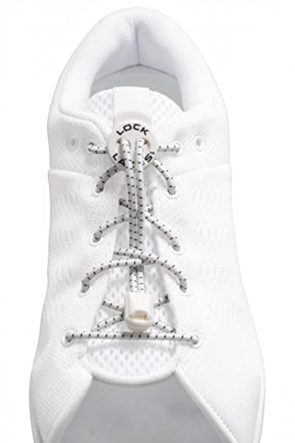 Cadarço elástico branco SPORTBR Lock Laces instalado em tênis esportivo, com sistema de travamento ajustável.