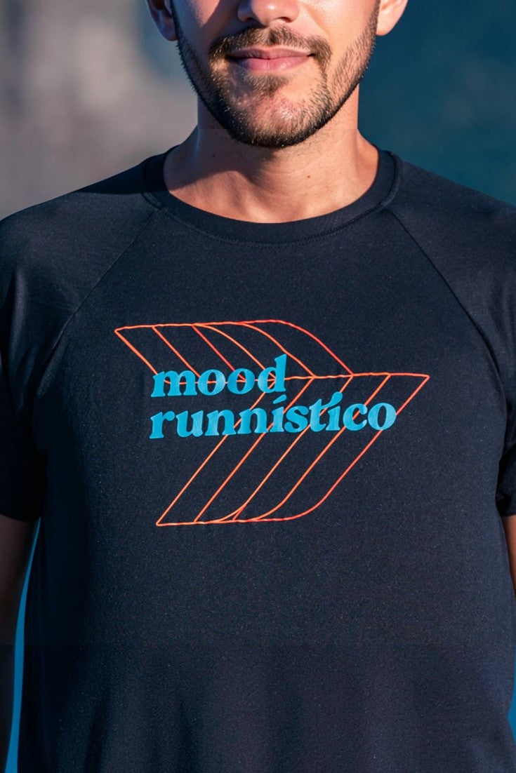 Camiseta masculina preta SPORTBR de poliamida com estampa frontal Mood Runnistico em tons de azul e laranja