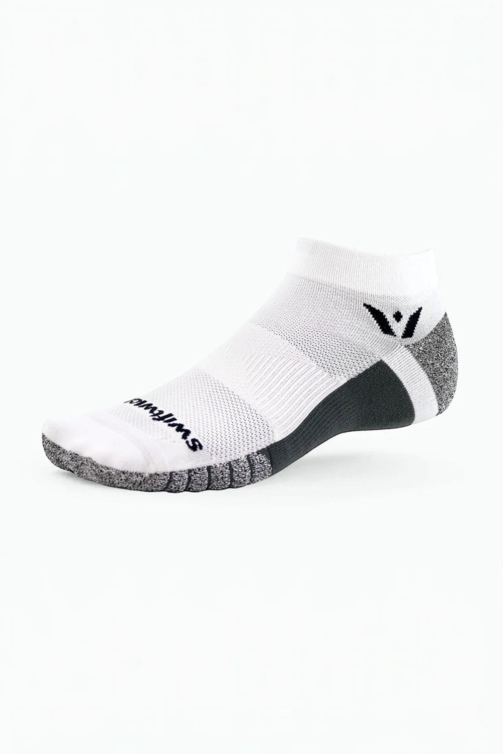 Meia de compressão SPORTBR Swiftwick Flite XT One branca com tecnologia de estabilidade e detalhes em cinza