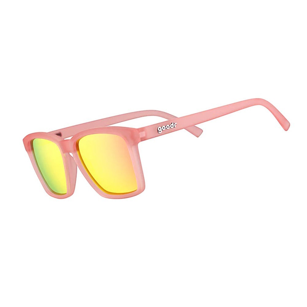 Óculos de sol Goodr Shrimpin Ain´t Easy rosa com lentes espelhadas amarelas, ideais para corrida.