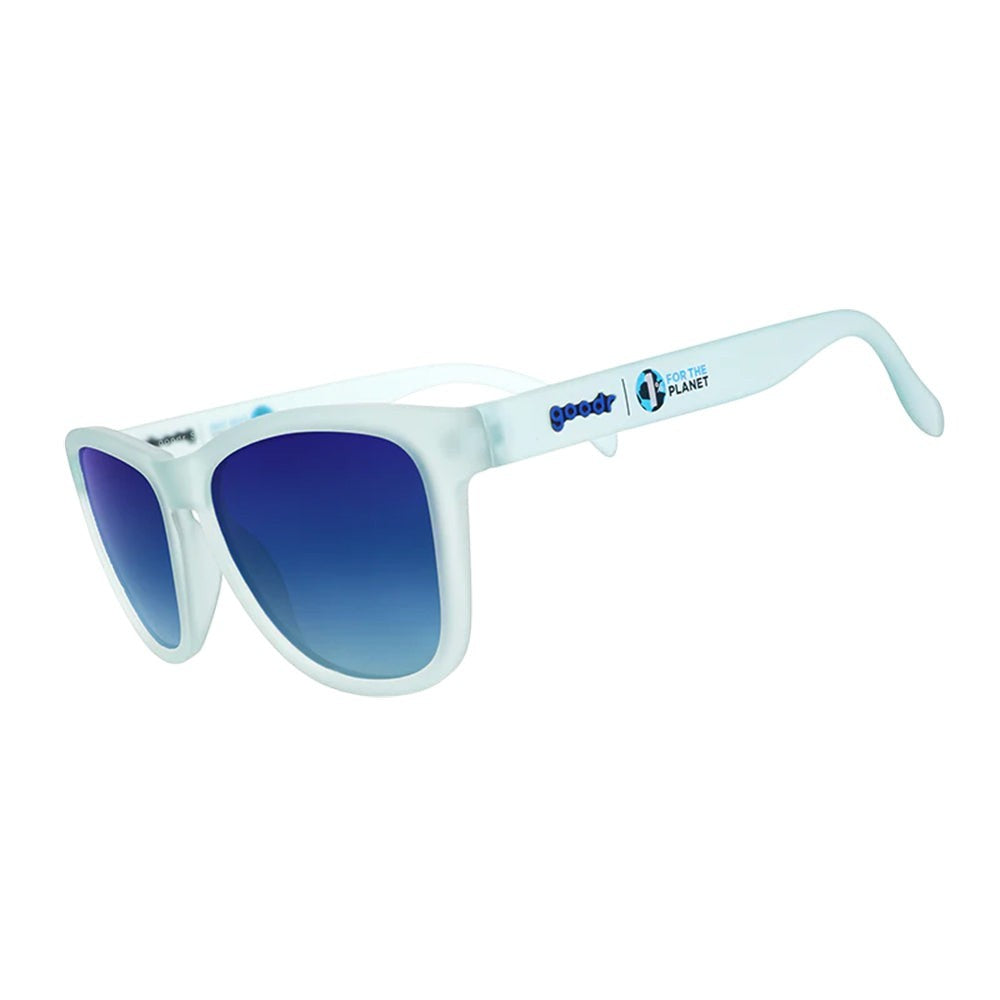 Óculos de sol Goodr These Shades Are Still Trash azuis claros, com lentes azuis polarizadas e proteção UVA UVB. Ideal para corrida.