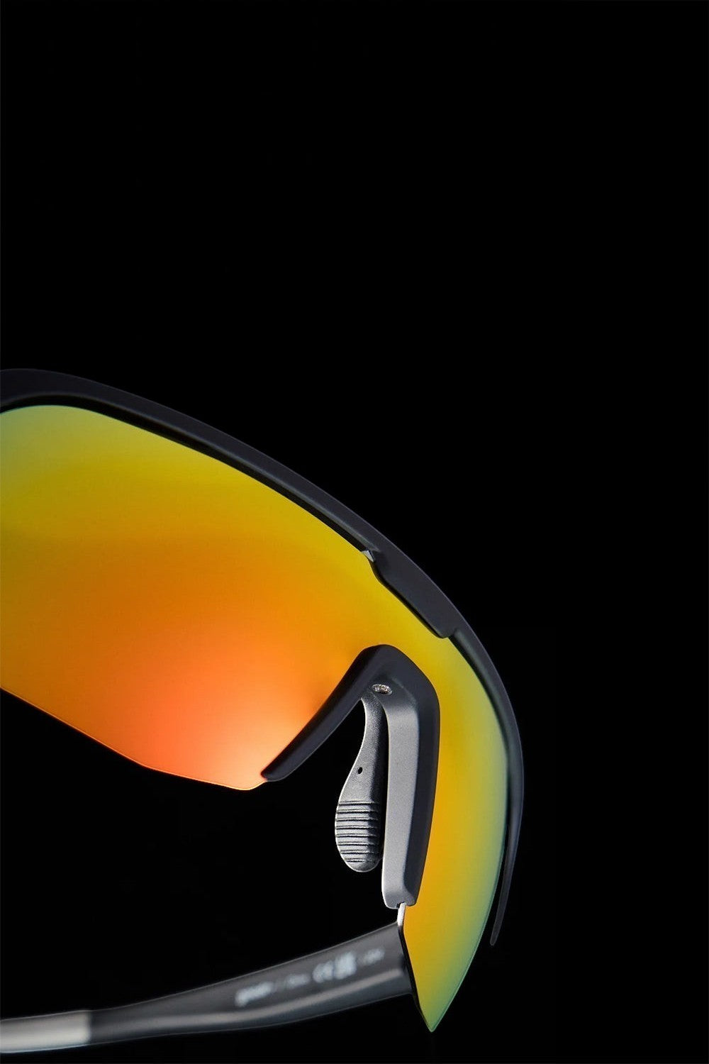 Óculos de sol SPORTBR Goodr com armação preta e lentes espelhadas laranja, ideal para corrida com proteção polarizada