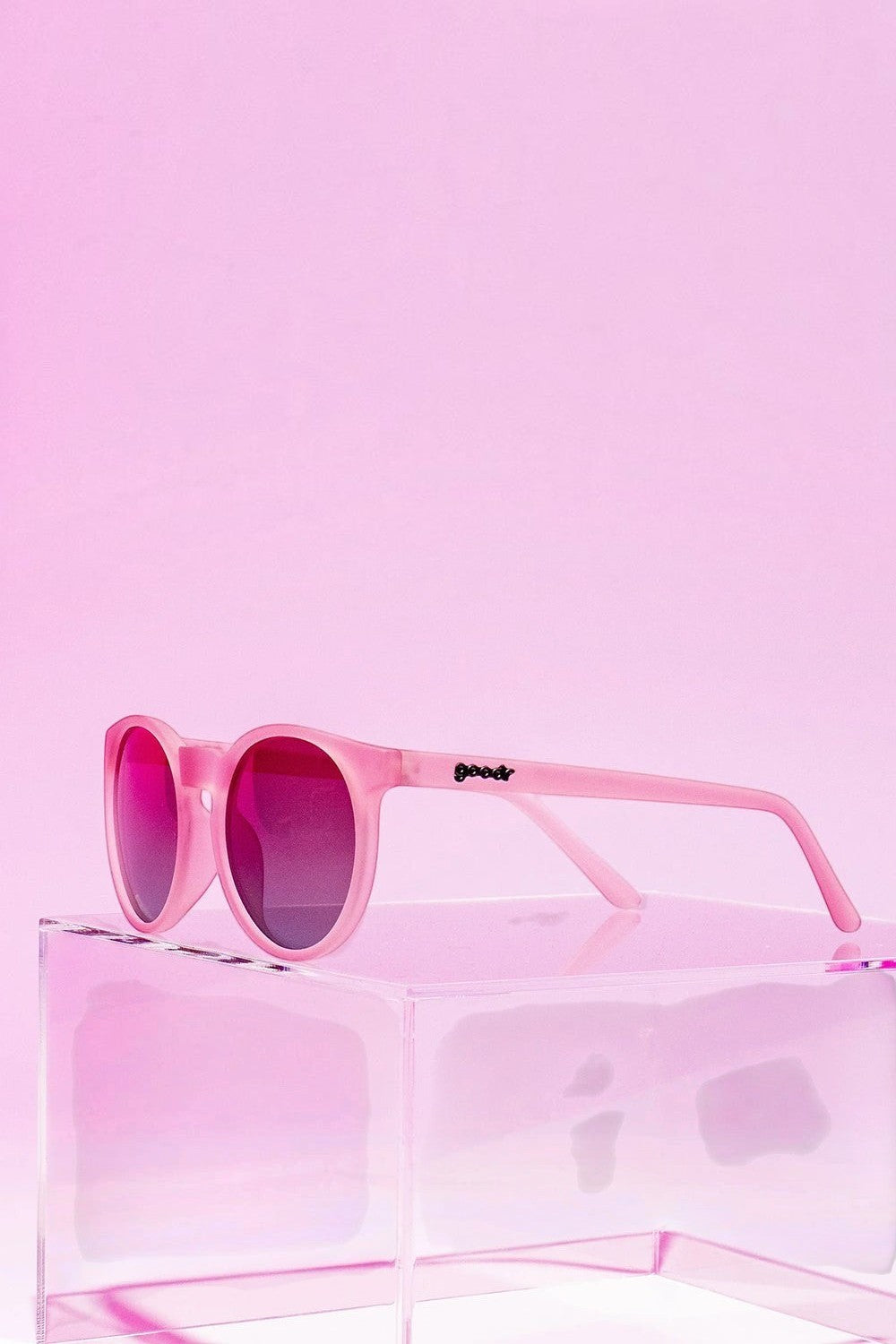 Óculos de sol SPORTBR Goodr Mauve Mood Board com armação lilás translúcida e lentes rosa polarizadas.