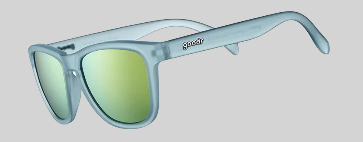 Óculos de sol Goodr Sunbathing with Wizards verde com lentes espelhadas amarelas polarizadas, ideais para corrida.