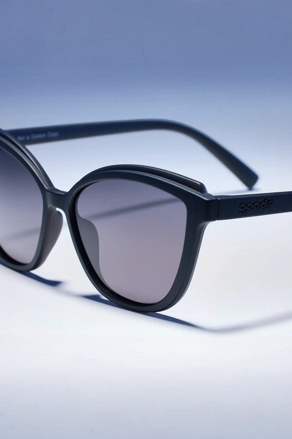 Óculos de sol SPORTBR Goodr Not a Carbon Copy com armação preta estilo cat-eye e lentes polarizadas