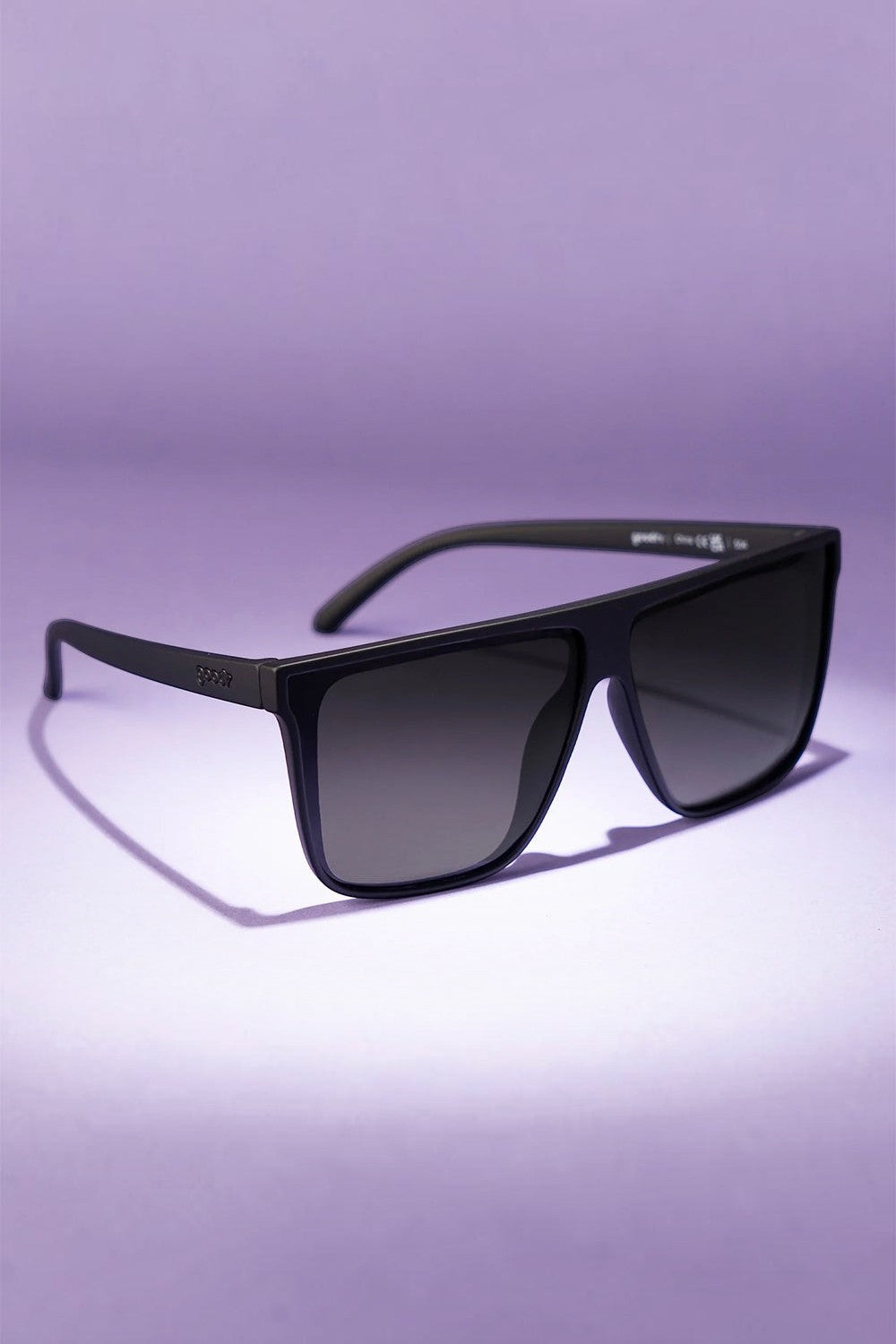Óculos de sol SPORTBR Goodr Fashion Week Dropout pretos com lentes polarizadas, design leve e antiderrapante.