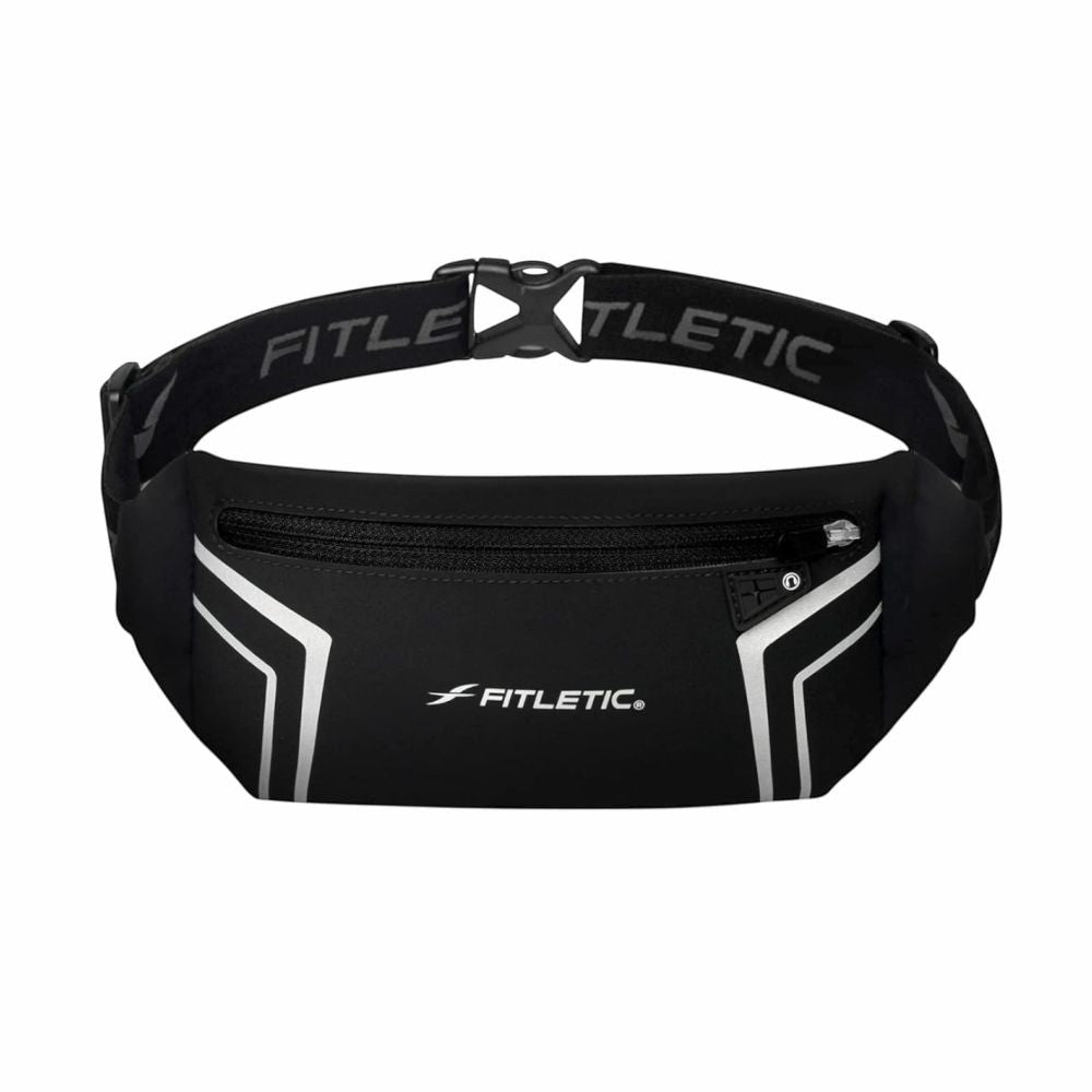 Pochete preta Fitletic Blitz com zíper e detalhes refletivos, ideal para corrida e uso diário.