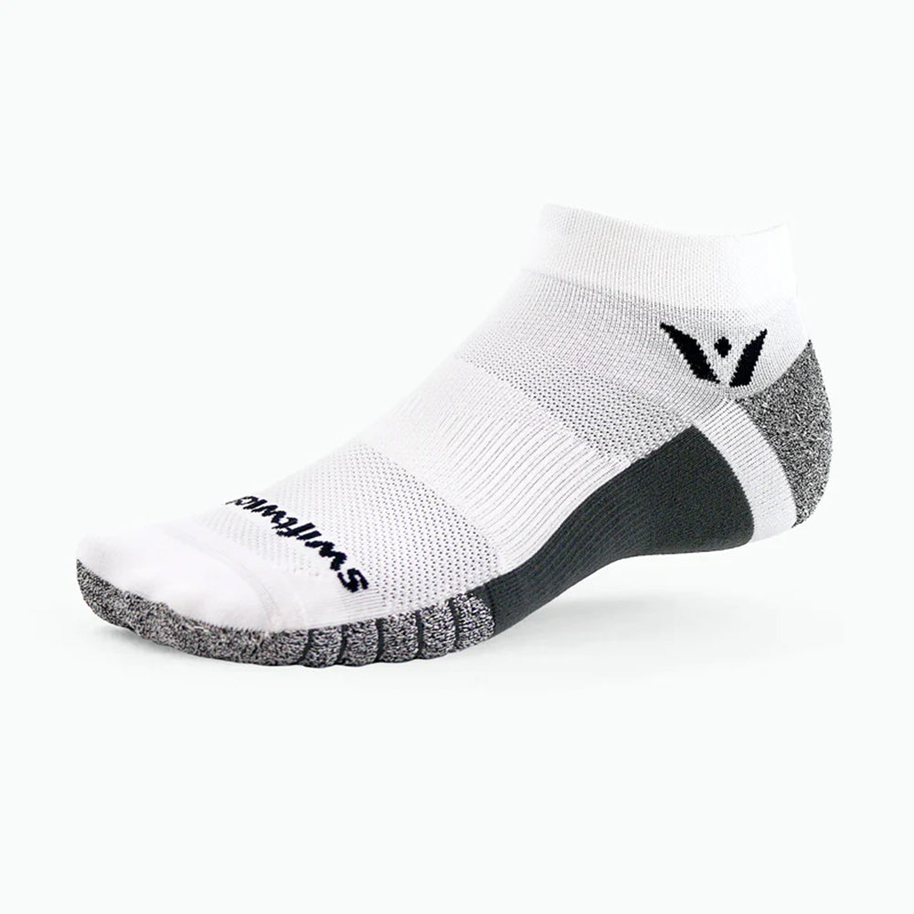 Meia de Média Compressão Swiftwick Flite XT One Cano Baixo - Branca