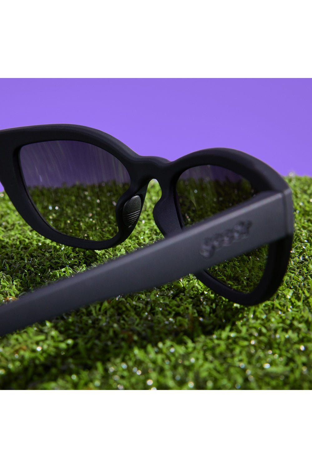 Embalagem do óculos de sol SPORTBR Goodr Stealth Mode Supreme com case flanelado.