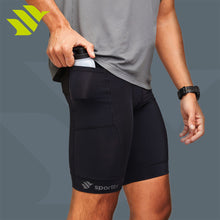 Bermuda de compressão masculina preta - Sportbr, 6 bolsos, elasticidade e ajuste ao corpo. Compressão média para melhorar a circulação sanguínea e reduzir a fadiga muscular. Com proteção UV 50+, reduz a exposição da pele ao sol em até 20%. Design com costuras leves e localizadas para evitar atrito com a pele. Use sem a parte intima.