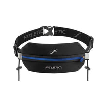 Pochete Neo Racing - Fitletic com Zíper azul, excelente opção para quem busca praticidade e estilo durante as corridas. Feita com tecido elástico e resistente à água, ideal para atividades ao ar livre. Com zíper, proporcionando fácil acesso aos itens armazenados. Bolso expansível: guarda documentos, cartões e dinheiro com segurança. Grip de silicone: evita que o cinto pule durante o movimento. Cinto ajustável: com ajuste duplo na cintura, proporcionando conforto e estabilidade. Porta número para corrida.