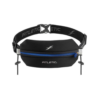 Pochete Neo Racing - Fitletic com Zíper azul, excelente opção para quem busca praticidade e estilo durante as corridas. Feita com tecido elástico e resistente à água, ideal para atividades ao ar livre. Com zíper, proporcionando fácil acesso aos itens armazenados. Bolso expansível: guarda documentos, cartões e dinheiro com segurança. Grip de silicone: evita que o cinto pule durante o movimento. Cinto ajustável: com ajuste duplo na cintura, proporcionando conforto e estabilidade. Porta número para corrida.