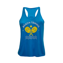 Regata Sportbr feminina - Azul estampa BEACH TENNIS com raquetes amarelas e bola, conforto e praticidade durante os treinos. Feita de poliamida, um tecido leve e flexível. Termorreguladora e bacteriostática, evitando o superaquecimento e odores fortes. Ideal para atividades esportivas, proporcionando liberdade de movimento e secagem rápida.