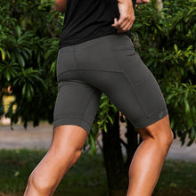 Bermuda de compressão masculina SPORTBR cinza com 6 bolsos, ideal para corrida e treino. Tecido de poliamida e elastano.