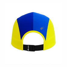 Boné de corrida SPORTBR azul e amarelo, ultraleve e com painel respirável. Aba dobrável e ajuste confortável.