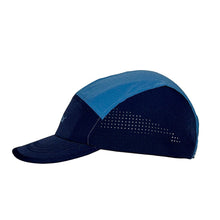 Boné de corrida SPORTBR azul marinho e azul claro, com painel lateral perfurado para ventilação e aba dobrável.