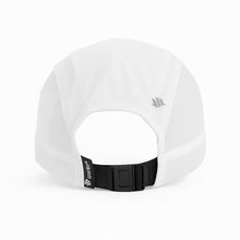 Boné de corrida branco SPORTBR com ajuste de fivela e logo discreto, ideal para treinos e atividades ao ar livre.