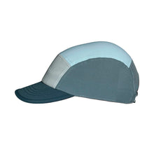 Boné de corrida SPORTBR cinza e azul claro, com painéis de cores contrastantes e aba dobrável.