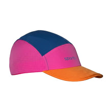 Boné de corrida SPORTBR rosa, azul e laranja com painéis laterais perfurados e logo discreto.