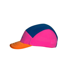 Boné de corrida SPORTBR rosa, azul e laranja com aba dobrável e painéis perfurados para ventilação.