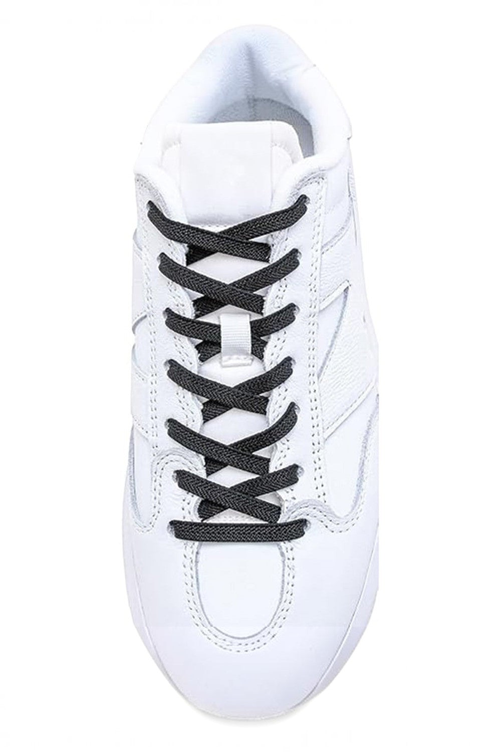Cadarço elástico SPORTBR Lock Laces FLAT preto instalado em tênis branco para facilitar o calce