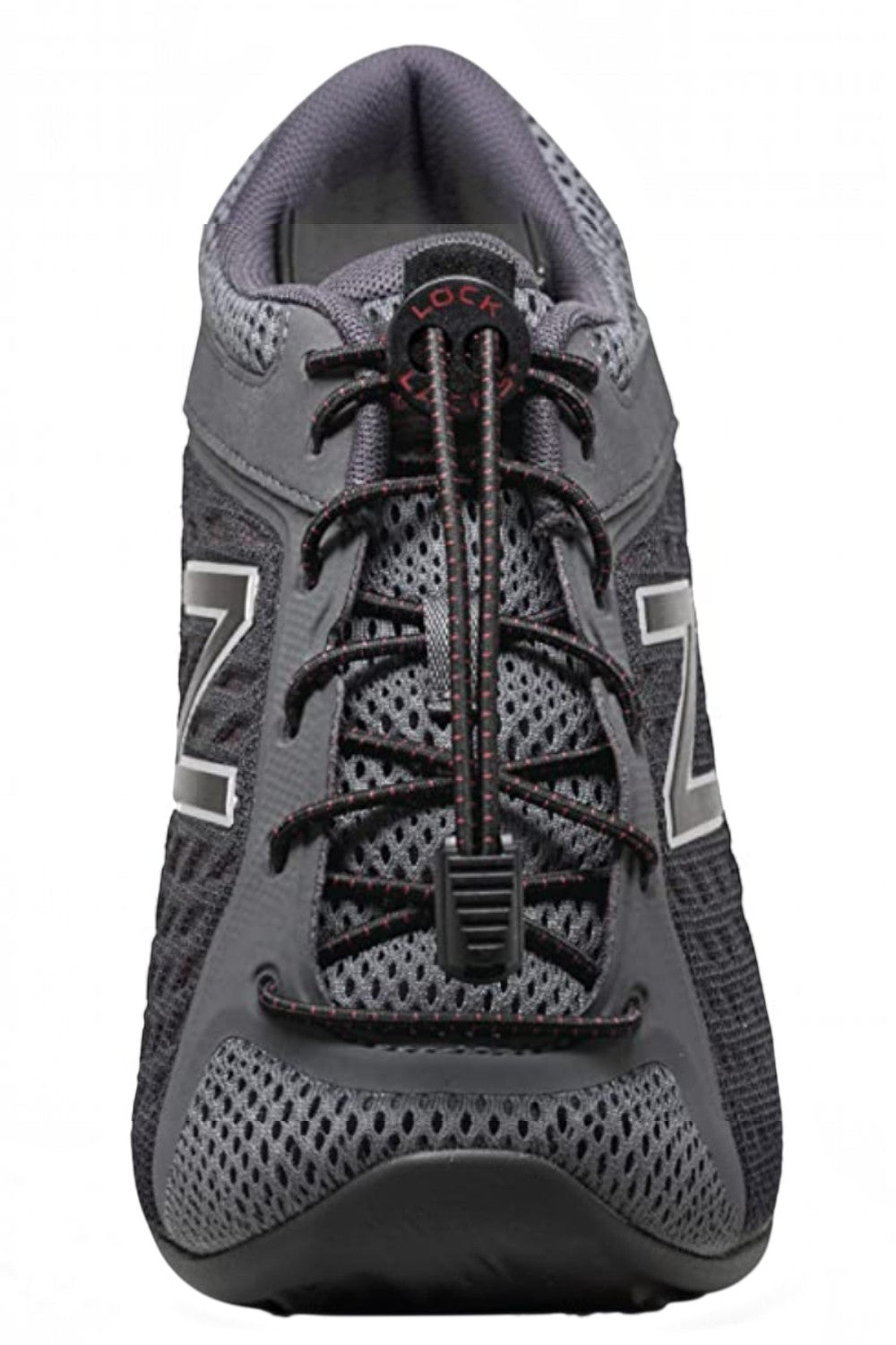 Cadarço elástico SPORTBR Lock Laces cinza com detalhes em vermelho instalado em tênis de corrida para ajuste rápido