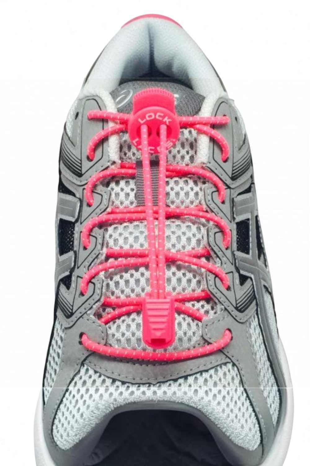 Cadarço elástico SPORTBR Lock Laces rosa pink instalado em tênis esportivo cinza com sistema de fecho ajustável