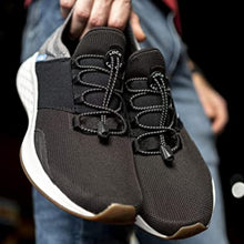 SPORTBR Cadarço elástico preto para tênis com fecho ajustável e detalhe refletivo, ideal para corrida.