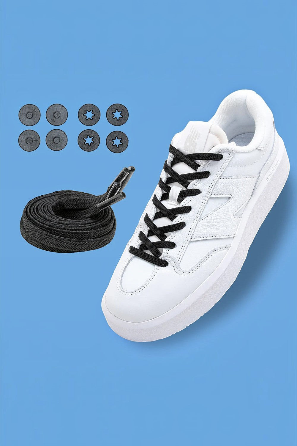 Cadarço elástico SPORTBR Lock Laces FLAT preto instalado em tênis branco e acessórios de fixação