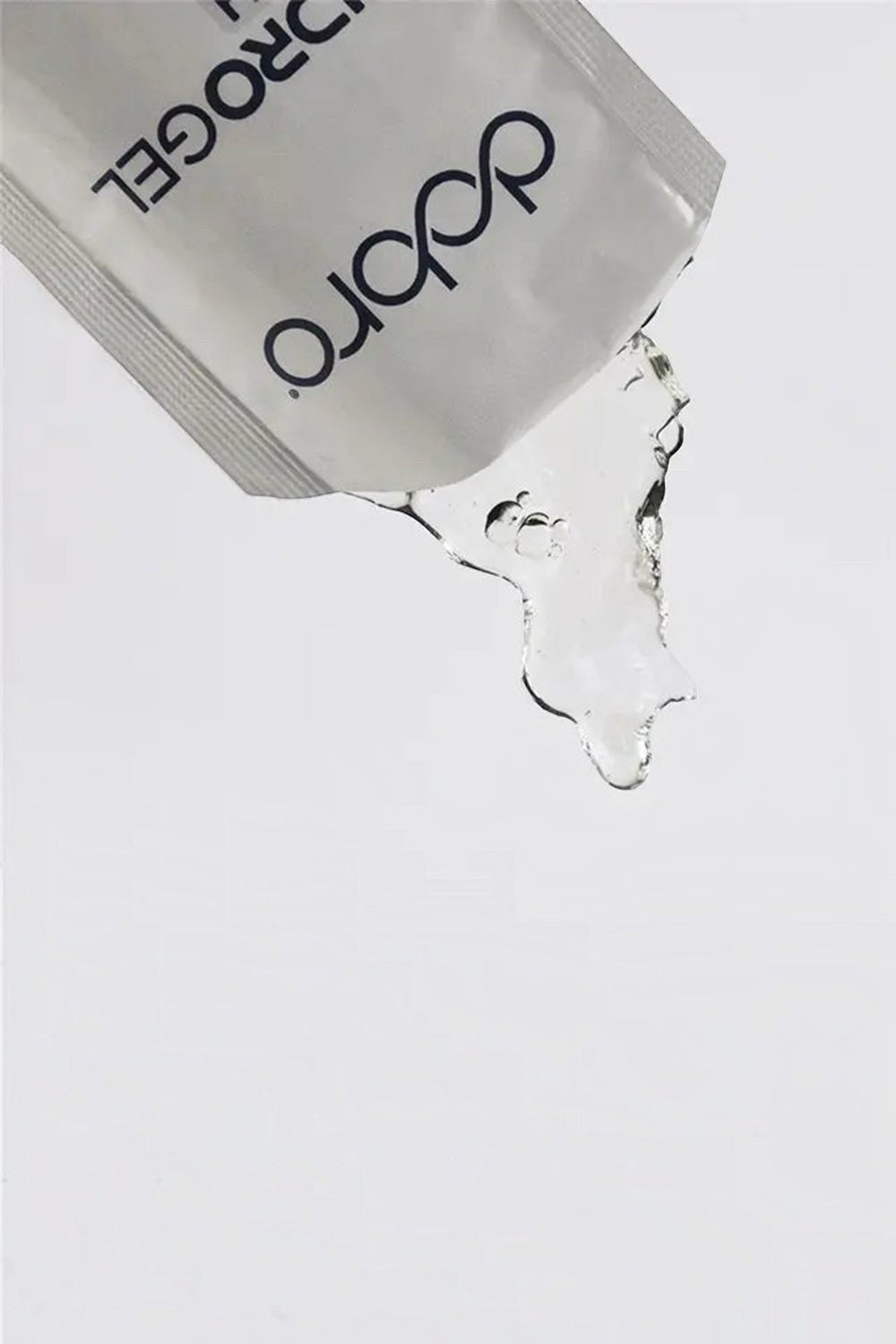 Sachê de gel de carboidrato SPORTBR Dobro com textura fluida e transparente, ideal para energia em esportes de endurance
