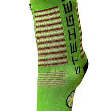 Meia cano baixo Steigen Fluro Green em nylon e lycra com amortecimento e ventilação.
