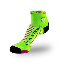 Meia cano baixo Steigen Fluro Green em nylon e lycra com amortecimento e ventilação.