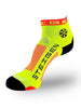 Meia cano baixo Steigen Fluro Yellow com detalhes em laranja e preto, ideal para corrida e esportes.