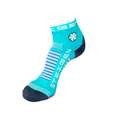 Meia cano baixo Steigen Acqua Blue com detalhes em listras roxas e brancas, ideal para pilates e corrida.