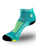 Meia Steigen cano baixo Seaside Blue com logo e listras em verde neon e amarelo. Tecido de nylon e lycra.