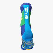 Meia cano alto SPORTBR Brasil em azul, verde e amarelo com listras na sola. Ideal para corrida.
