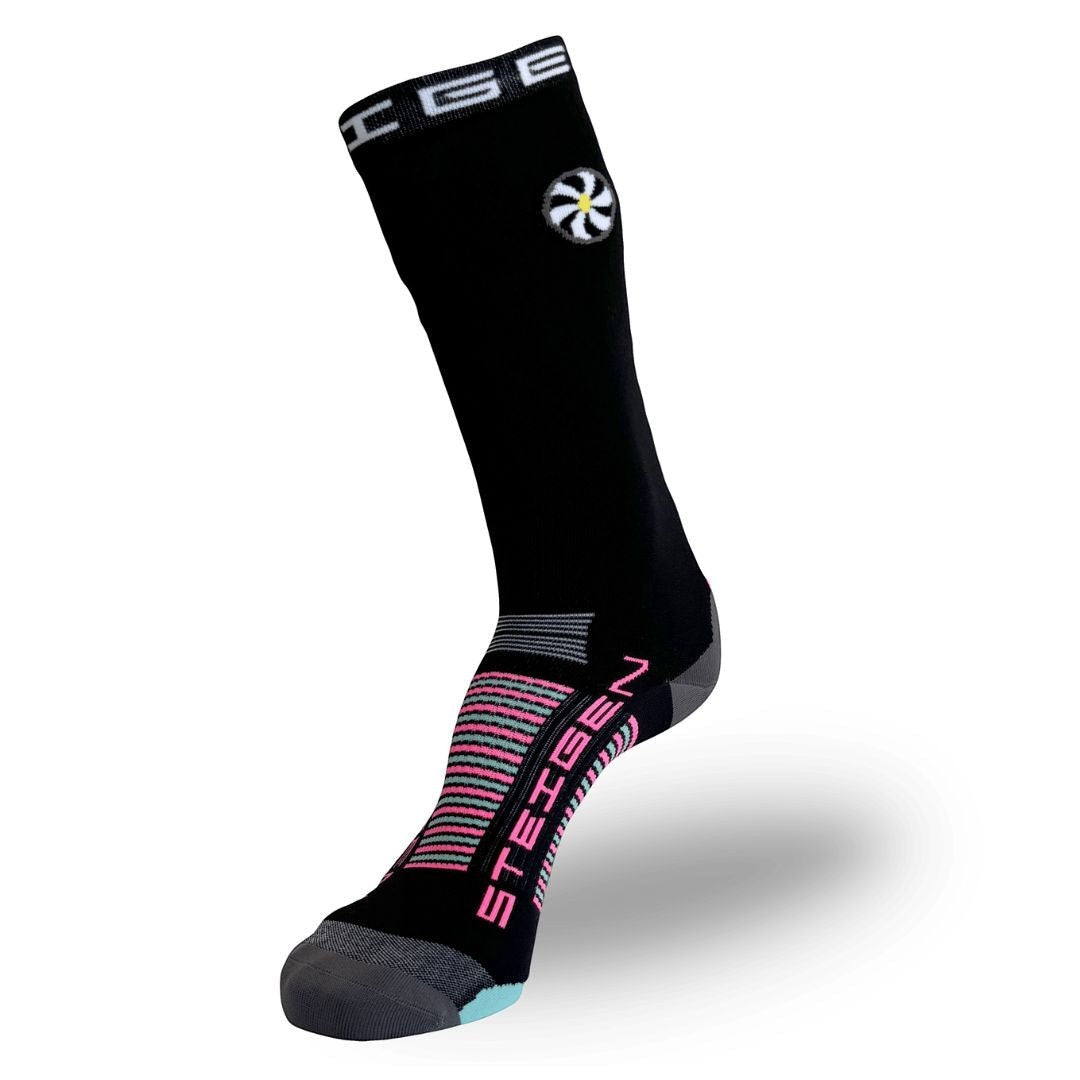 Meia cano alto preta da SPORTBR com detalhes em rosa e cinza, logo da marca e estampa Night Vision.
