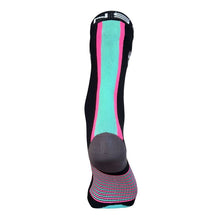 Meia cano alto SPORTBR Night Vision preta com listras verticais rosa e verde-água e detalhe no calcanhar.