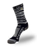 Meia Steigen cano alto preta com listras brancas e estampa de zebra. Ideal para corrida.