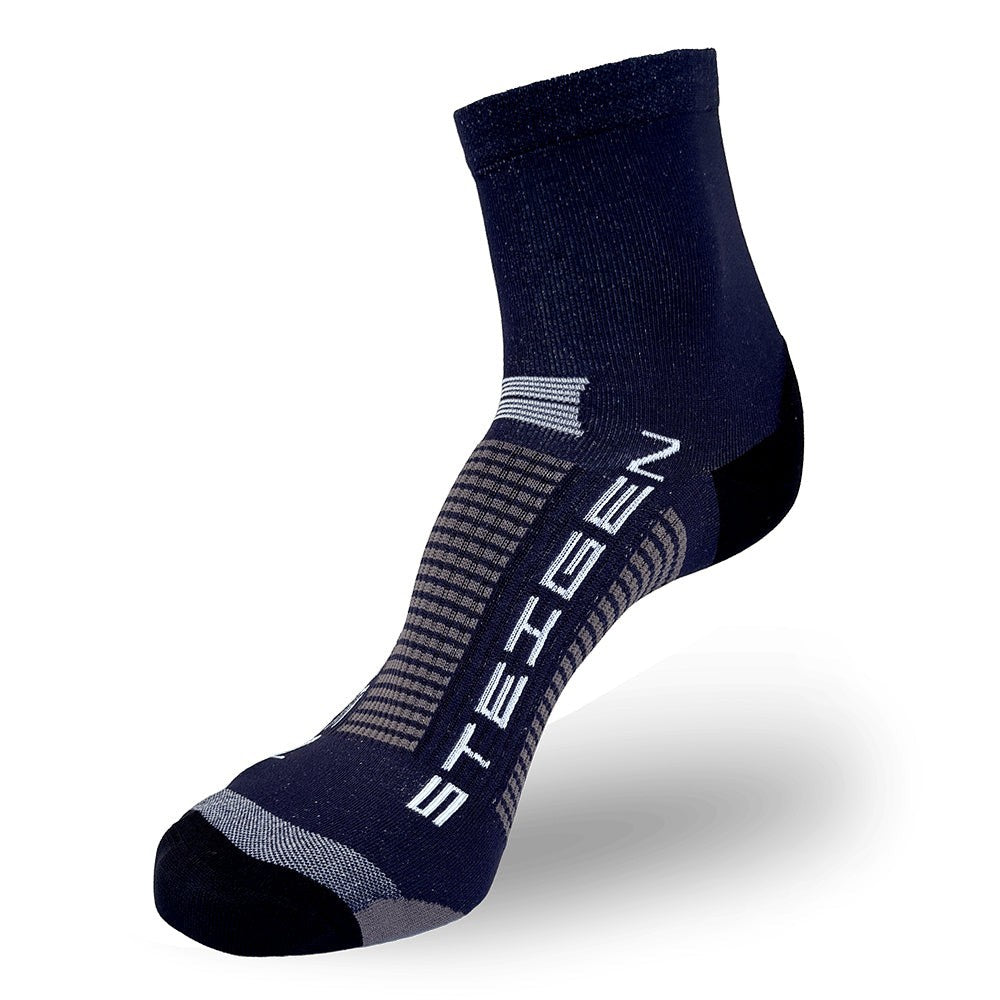 Meia cano médio azul marinho lisa da SPORTBR com logo Steigen e detalhes em cinza, feita de nylon e lycra.
