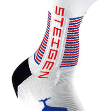 Meia cano médio branca SPORTBR com listras azuis e vermelhas e logo Steigen. Ideal para corrida.