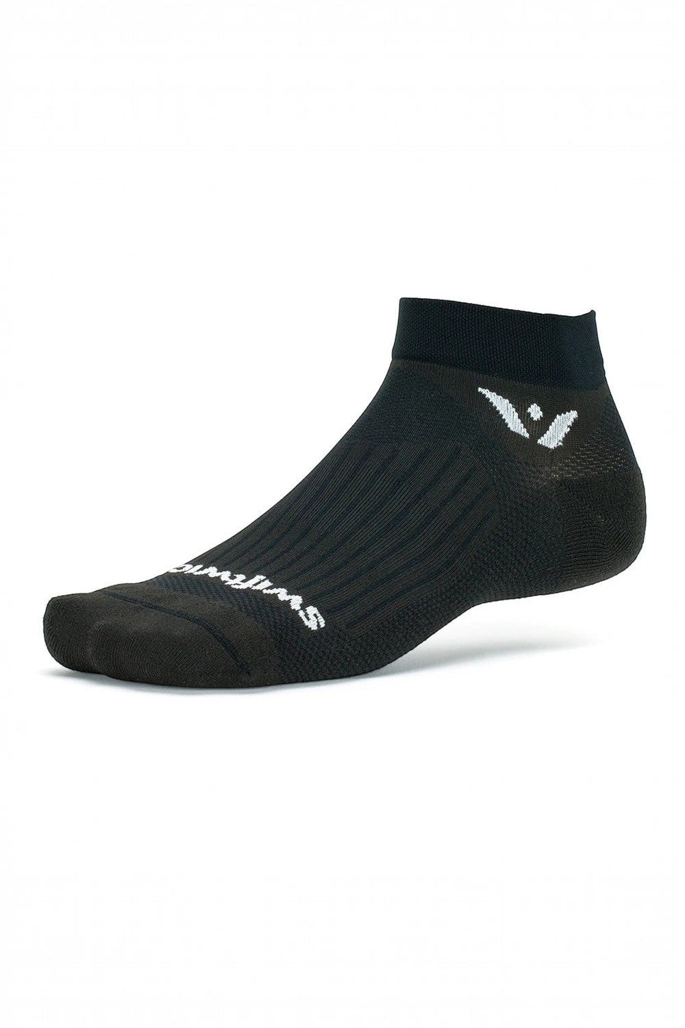 Meia de compressão preta SPORTBR Swiftwick Aspire One de cano baixo com design anatômico e tecido respirável.