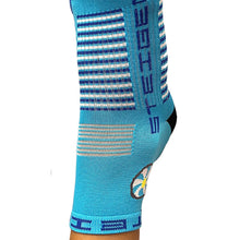 Meia Steigen cano baixo azul com detalhes em branco e listras. Ideal para corrida.