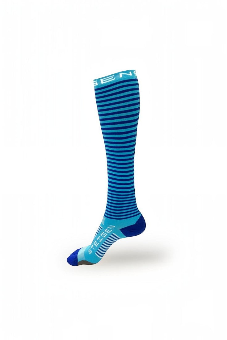 Meia esportiva de cano inteiro SPORTBR na cor azul, com listras horizontais e tecnologia anti-bolhas para corrida.