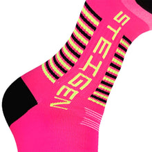 Meia infantil cano baixo rosa neon e preta da SPORTBR com logo Steigen. Ideal para esportes.
