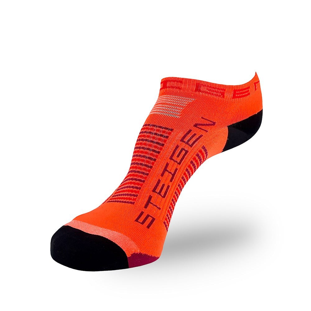 Meia Steigen sem cano laranja com detalhes em vermelho e preto, ideal para corrida.