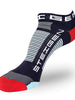 Meia Steigen sem cano azul marinho com detalhes em branco, azul claro e vermelho. Ideal para corrida.