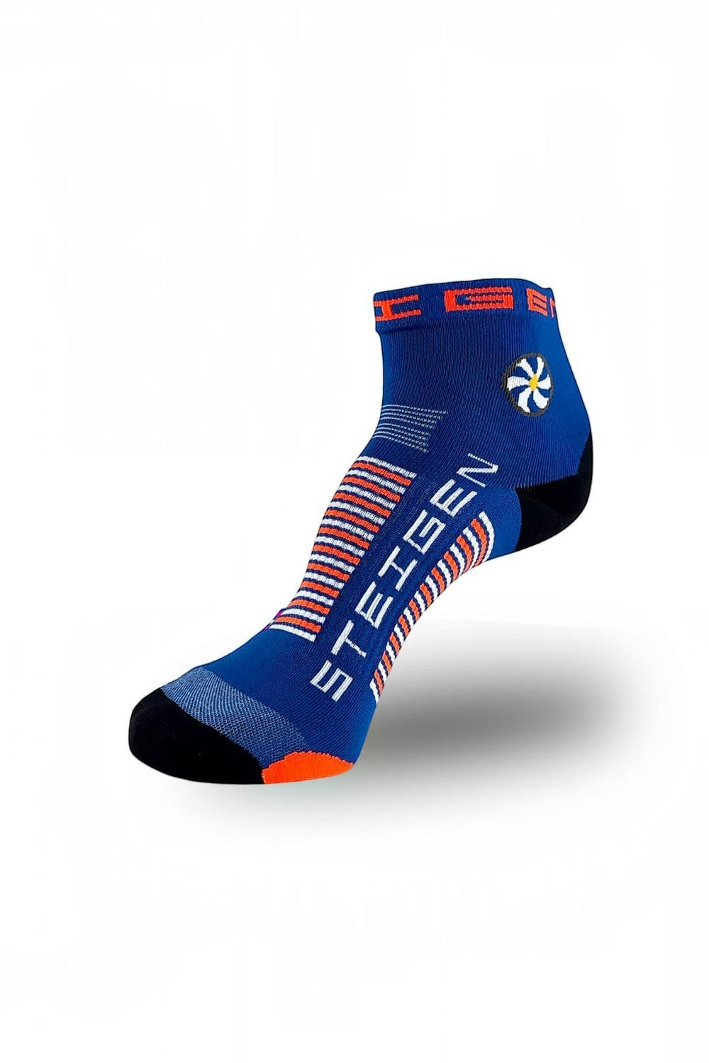 Meia de corrida SPORTBR Steigen cano baixo na cor azul royal com detalhes em laranja e branco, tecido técnico leve.